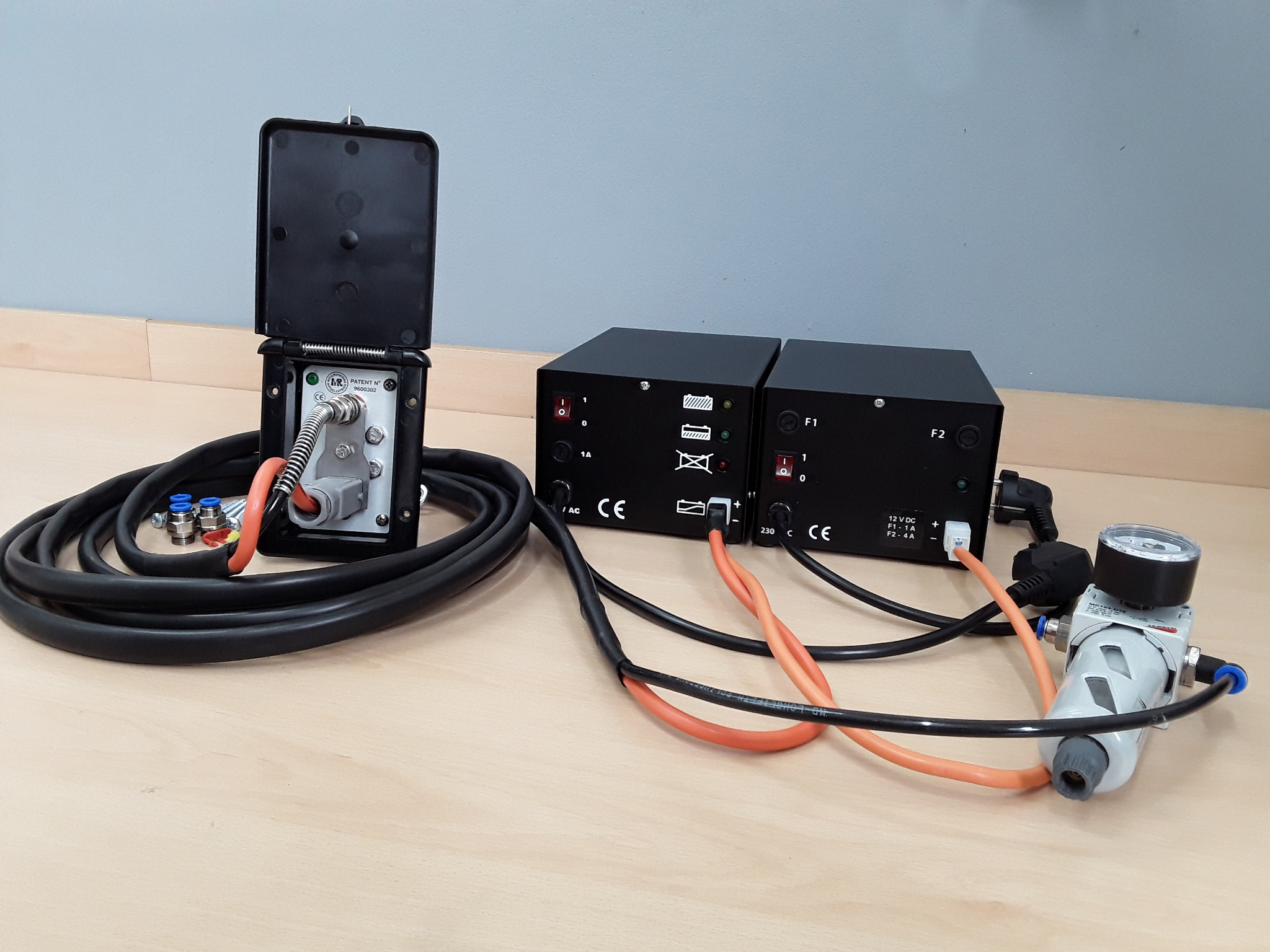 Komplet z dodatnim usmernikom